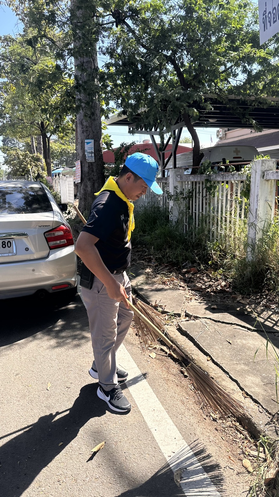 title - ส.ป.ก.ยโสธร ร่วมกิจกรรมจิตอาสาพัฒนา เนื่องในวันคล้ายวันสวรรคต  พระบาทสมเด็จพระบรมชนกาธิเบศร มหาภูมิพลอดุลยเดชมหาราช บรมนาถบพิตร (วันนวมินทรมหาราช)